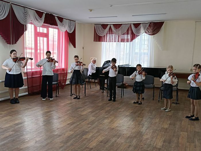 ансамбль скрипачей младших классов