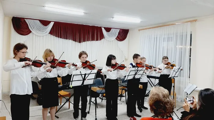 Ансамбль скрипачей