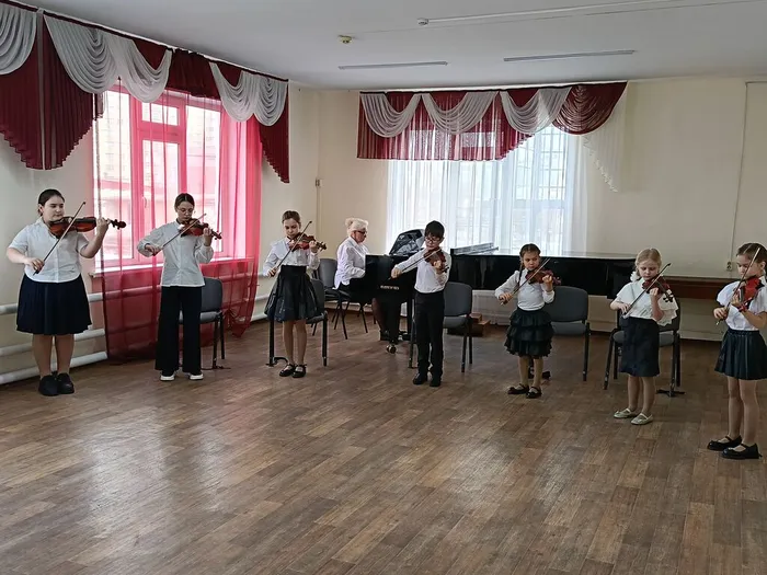 ансамбль скрипачей младших классов