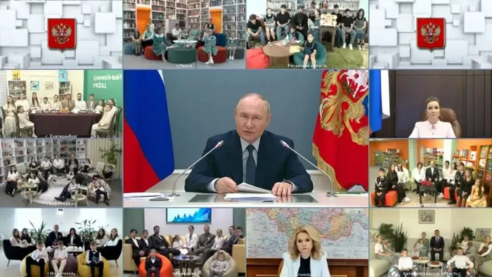 putin-roditeli-deti